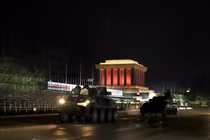 Thực hành huấn luyện đêm phương tiện thực hiện nhiệm vụ A80 tại Quảng trường Ba Đình