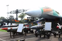 Cận cảnh dàn tên lửa tạo nên sức mạnh "Hổ mang chúa" Su-30MK2 Việt Nam