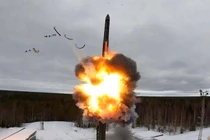 Nga sản xuất hàng loạt tên lửa Oreshinik, Ukraine 