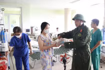 Lực lượng vũ trang sát cánh cùng nhân dân Đà Nẵng khắc phục hậu quả mưa lũ