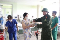 Lực lượng vũ trang sát cánh cùng nhân dân Đà Nẵng khắc phục hậu quả mưa lũ