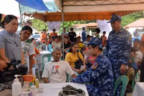 Cảnh sát biển Việt Nam hỗ trợ Philippines khắc phục hậu quả động đất