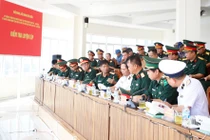 Thượng tướng Nguyễn Văn Nghĩa kiểm tra luyện tập diễu binh trên biển