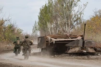 Tại sao Nga thọc sâu nhanh, nhưng để Ukraine phản công dễ dàng?