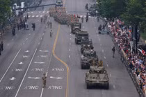 Binh lính, khí tài Mỹ duyệt binh đúng ngày sinh nhật ông Trump