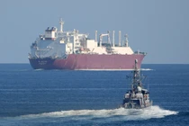 Hình ảnh tàu chiến Mỹ tuần tra tại eo biển Hormuz, tuyến vận tải dầu chiến lược của thế giới