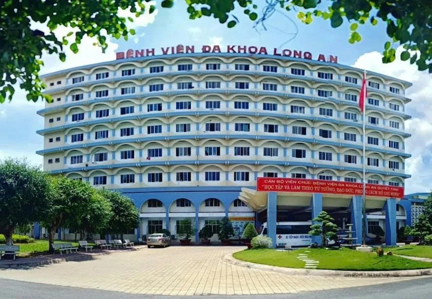 Bệnh viện Đa khoa Long An hủy kết quả đấu thầu mua xe cứu thương
