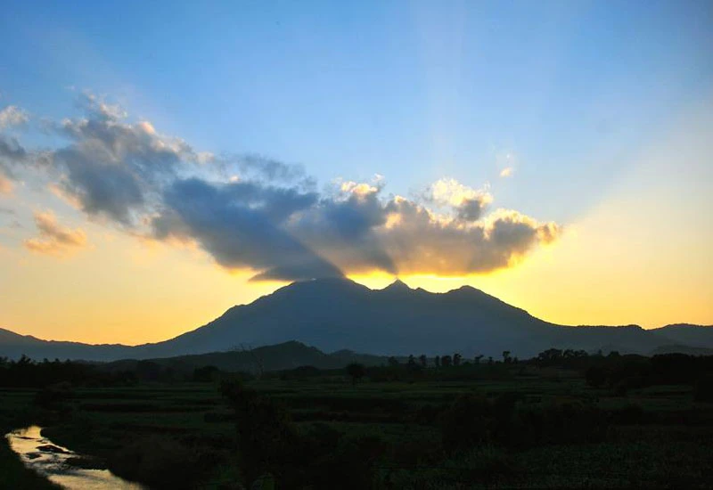 Chuyện ly kỳ ít biết về núi tổ Ba Vì linh thiêng vượng khí 