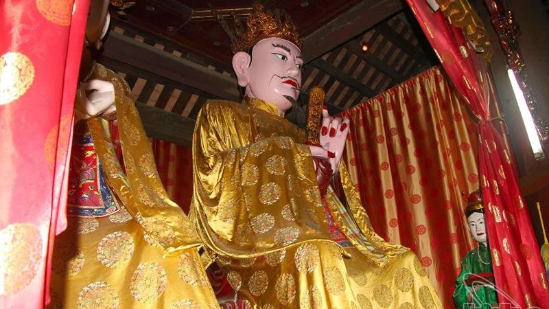 Tướng Việt nào khiến Tần Thủy Hoàng nghiêng mình nể phục?