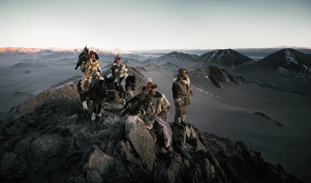 Cuộc sống bí ẩn của người du mục thuần hóa đại bàng