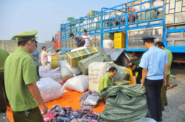 Đẩy mạnh cao điểm đấu tranh ngăn chặn, đẩy lùi tình trạng buôn lậu, gian lận thương mại, hàng giả. Đẩy mạnh cao điểm đấu tranh ngăn chặn, đẩy lùi tình trạng buôn lậu, gian lận thương mại, hàng giả.