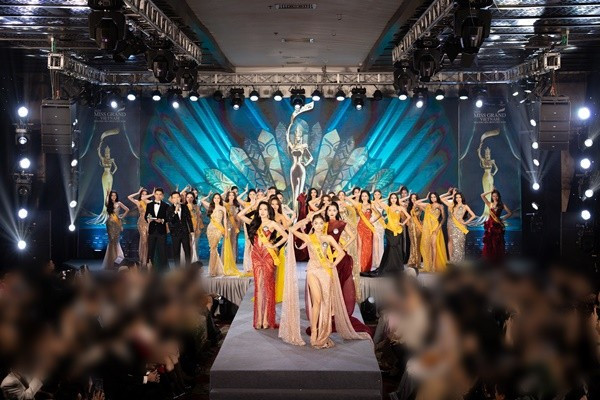 Hình ảnh buổi họp báo trao sash và công bố thí sinh Miss Grand Vietnam 2025. Ảnh: Fanpage Miss Grand Vietnam. missgrand.jpg