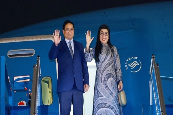 Thủ tướng Phạm Minh Chính và Phu nhân rời Hà Nội sang tham dự Hội nghị Đại dương Liên hợp quốc lần thứ 3 tại Pháp và thăm chính thức Estonia, Thụy Điển. (Ảnh: Dương Giang/TTXVN) 1.jpg