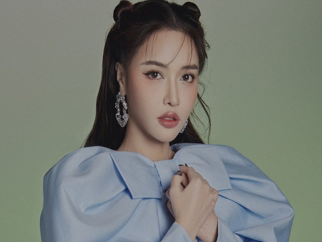 Bích Phương hoãn ra mắt MV, hướng về miền Trung. Ảnh: FB Bích Phương. bichphuong1.jpg