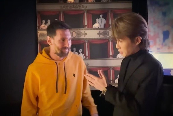 Ca sĩ Jack đưa Messi vào trong MV Từ nơi tôi sinh ra. Ảnh: Tiền phong tienphong1.jpg
