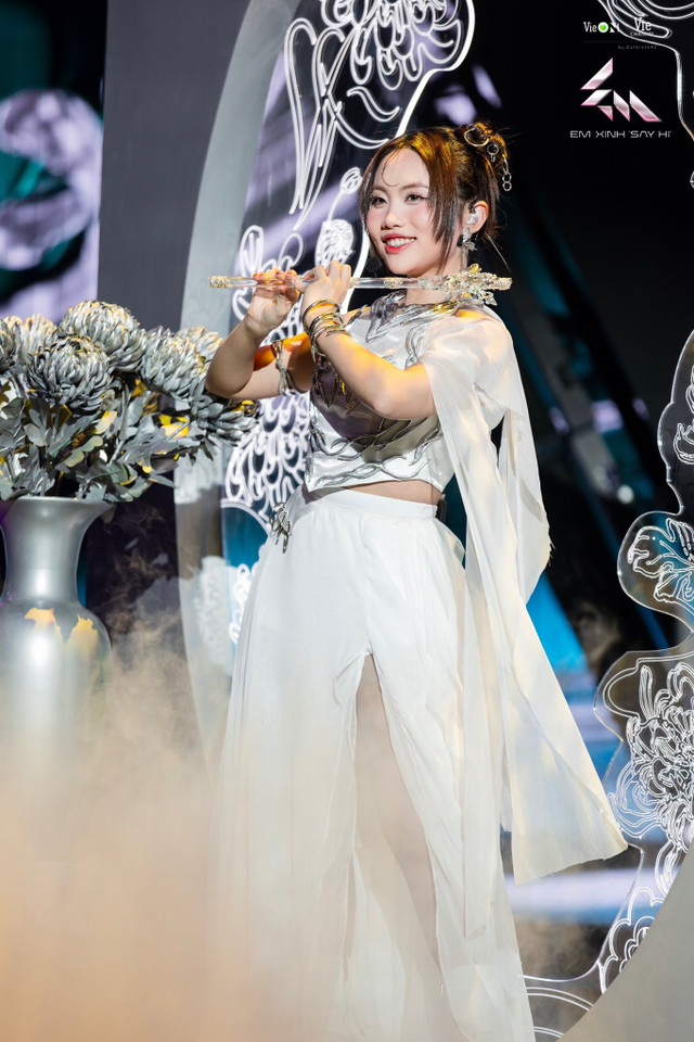 Phương Mỹ Chi trong livestage 1 Em xinh say hi. Ảnh: FB Phương Mỹ Chi. phuongmychi.jpg