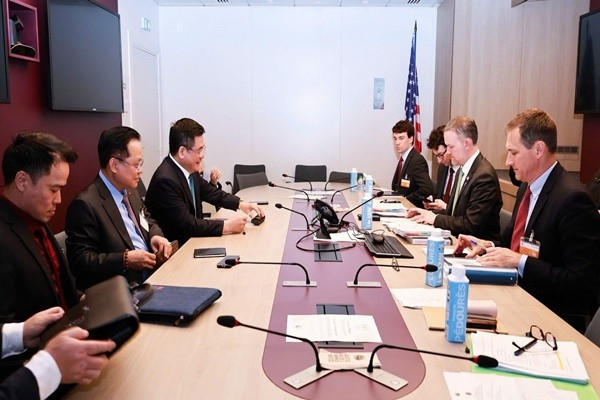 Quang cảnh phiên đàm phán diễn ra bên lề Hội nghị hội đồng bộ trưởng OECD tại thủ đô Paris, Cộng hòa Pháp, hai Trưởng đoàn đàm phán thống nhất gặp nhau tại đây để tiếp tục phiên đàm phán cấp bộ trưởng. v1.jpg