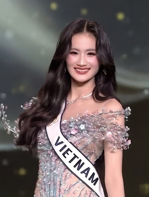 Ý Nhi. Ảnh: FB Ý Nhi. world3.jpg
