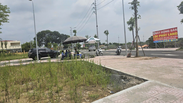 Giá đất bị đẩy lên cao tại nhiều phiên đấu giá ở Hà Nội Ảnh: Phan Thiên Giá đất bị đẩy lên cao tại nhiều phiên đấu giá ở Hà Nội Ảnh: Phan Thiên