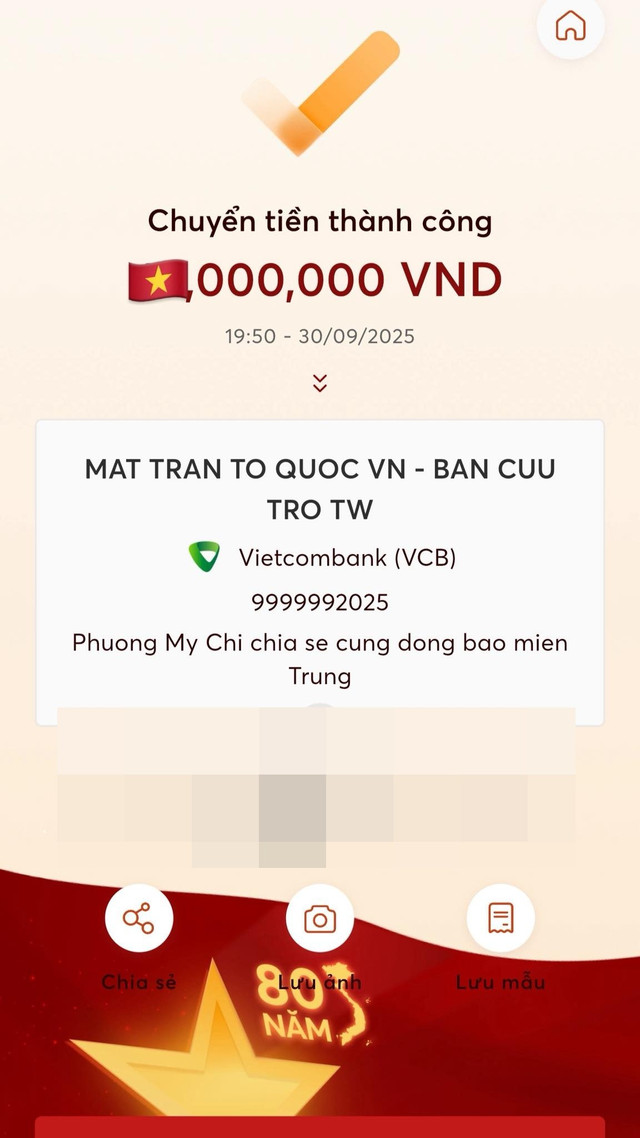 Phương Mỹ Chi ủng hộ bà con vùng lũ. Ảnh: FB Phương Mỹ Chi. phuongmychi.jpg
