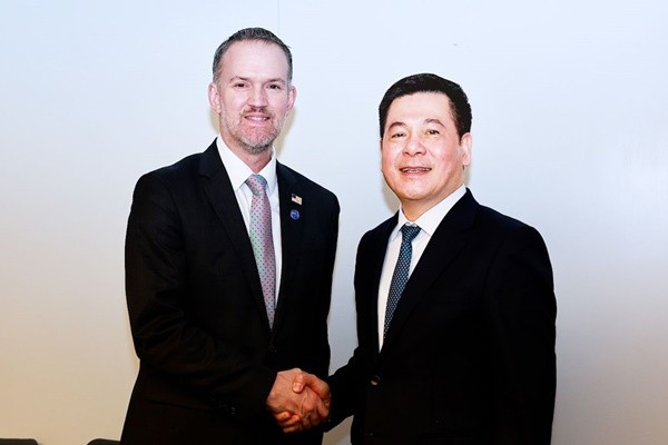 Trưởng Đại diện Thương mại Mỹ Jamieson Greer, Trưởng đoàn đàm phán Mỹ vui mừng gặp lại Bộ trưởng Nguyễn Hồng Diên. v2.jpg