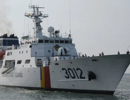 “Soi” tàu cảnh sát biển Hàn Quốc thăm Việt Nam