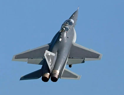 Máy bay huấn luyện TQ “cho không ai lấy“