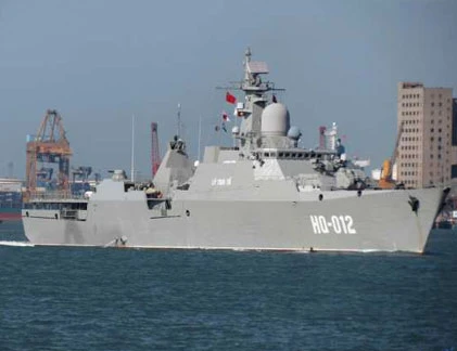Chiến hạm hiện đại nhất Việt Nam tiến vào cảng Trung Quốc