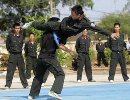 Cận cảnh cảnh sát Triều Tiên huấn luyện đặc nhiệm Việt Nam