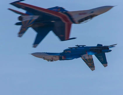 Mục kích “hiệp sĩ” Su-27 nhào lộn ngoạn mục