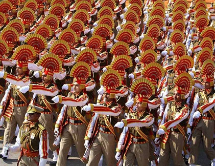 Ảnh quân sự ấn tượng nhất tuần: mũ “mào gà” của quân nhân Ấn Độ