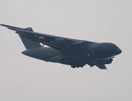 Xem “người khổng lồ bay” Y-20 cất cánh lần 4