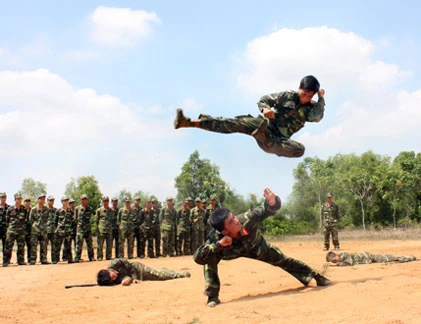 Xem học viên lính trinh sát Việt Nam huấn luyện