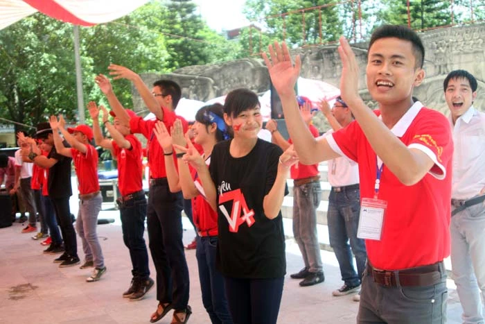 500 bạn trẻ cùng nhảy flashmob trong nắng nóng trưa nay