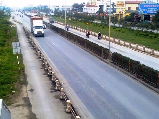 Cận cảnh 17km dải phân cách cần 48 tỷ đồng... tháo dỡ