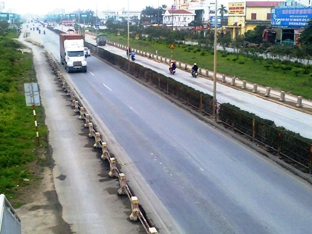 Cận cảnh 17km dải phân cách cần 48 tỷ đồng... tháo dỡ