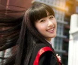 Nữ sinh quá đẹp khiến website trường bị sập