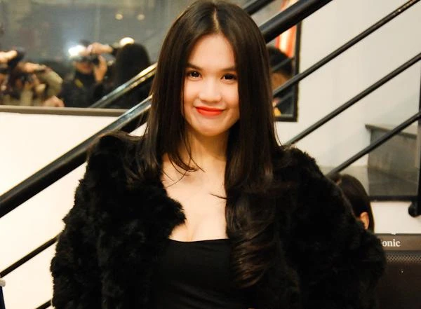 Ngọc Trinh diện áo lông thú “thách thức” mùa Đông Hà Nội