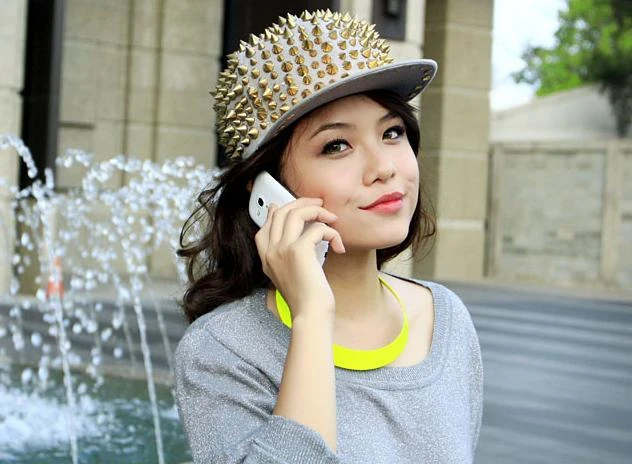 Thái Trinh xinh lạ với style đinh tán 