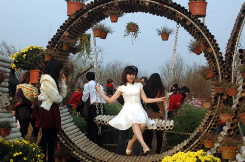 Thiếu nữ khoe dáng ở “vườn Thượng uyển” Thủ đô