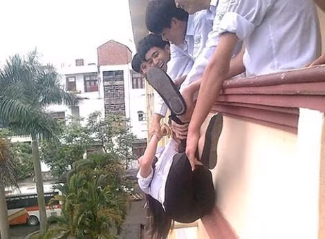 Phát hoảng trước những trò nghịch dại của học sinh