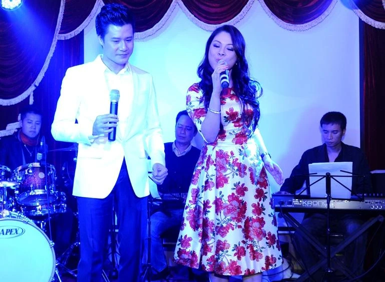 Thanh Thảo rực rỡ đầm hoa, Quang Dũng bảnh bao vest trắng 