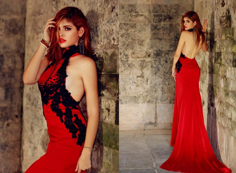 Chân dài Tây Ban Nha lưng trần gợi cảm