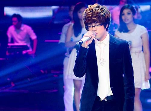 Bùi Anh Tuấn vẫn “một màu” phong cách đêm bán kết