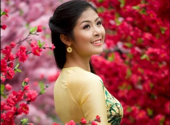 Sao Việt diện áo dài chào Xuân mới 