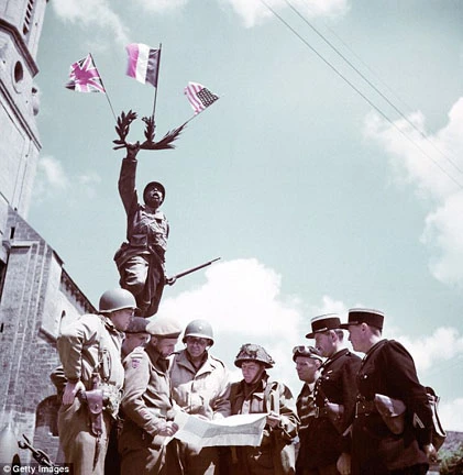 Ảnh hiếm: Quân Đồng minh giải phóng Paris năm 1944