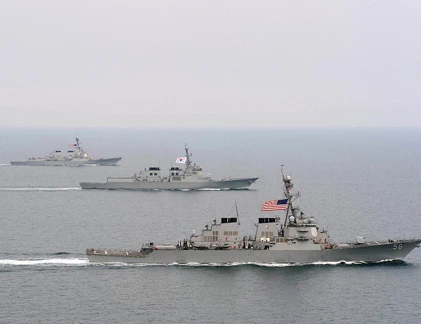 Chiến hạm Mỹ - Hàn “giương oai” trên biển