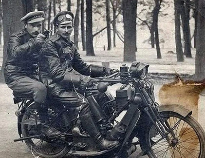 Cận cảnh xe máy cổ “có 1-0-2” của Liên Xô cũ (1)