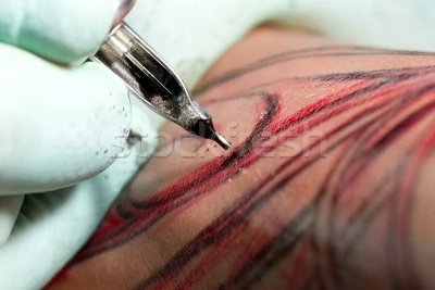 Cận cảnh xăm hình tứa máu của giới trẻ