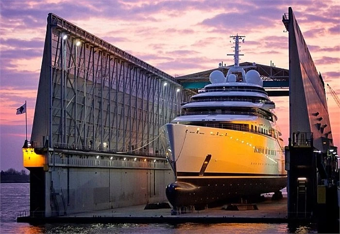 Cận cảnh du thuyền lớn nhất thế giới